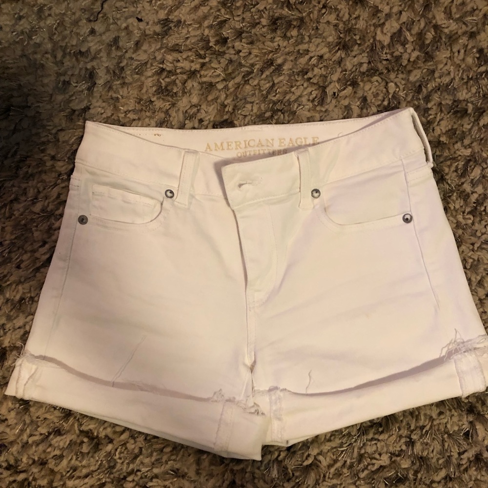 White American Eagle shorts